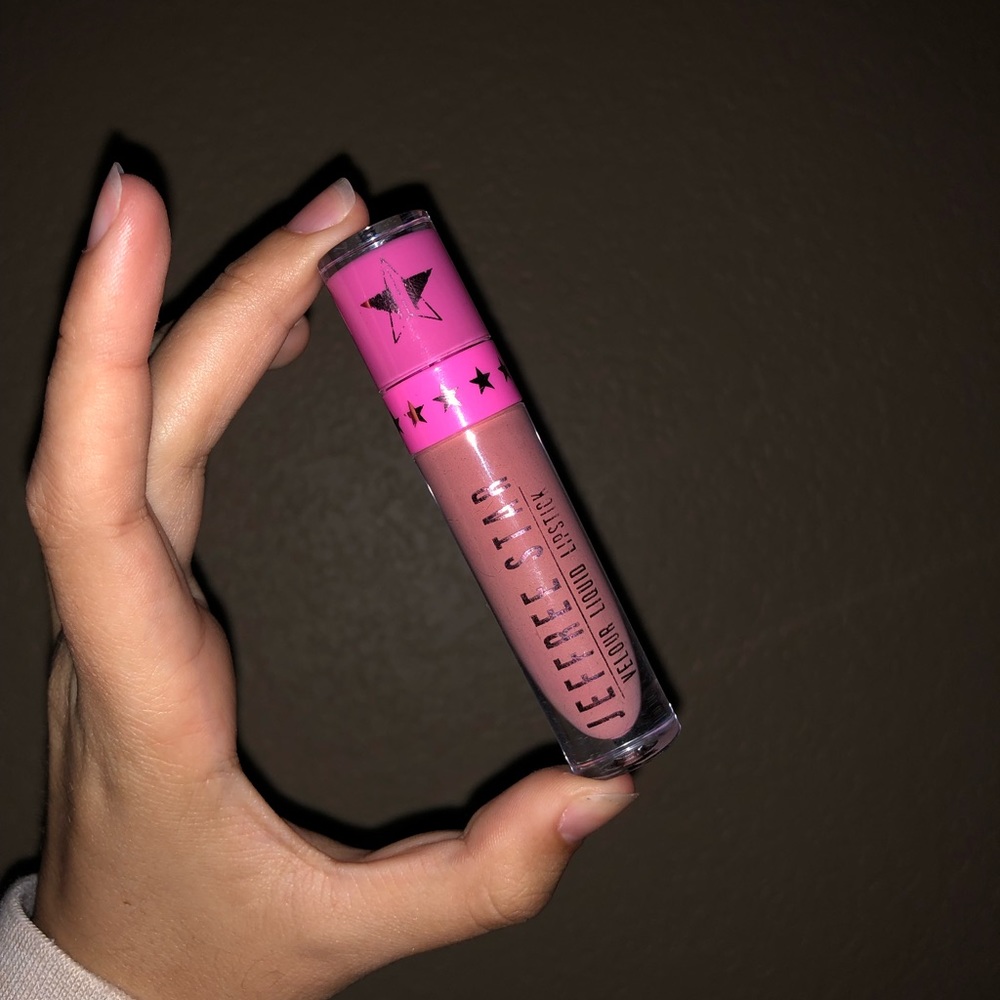Jeffree Star liquid lipstick “Mannequin”